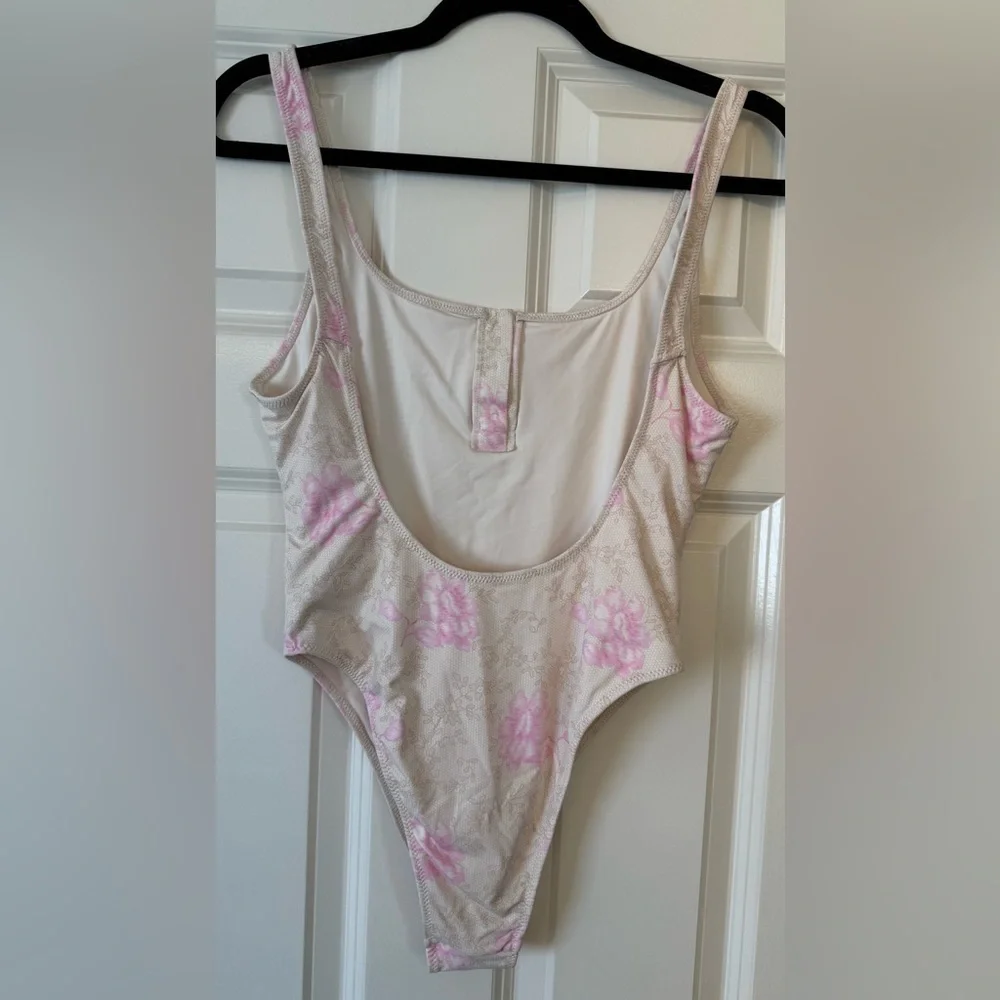 Frankie’s Bikinis xPamela Anderson One Piece in Lace On The Beach Size Large